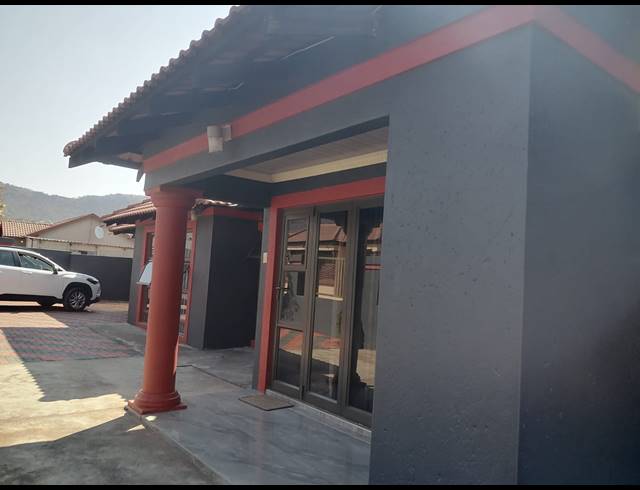 4 BEDROOM HOUSE FOR SALE IN TLHABANE WEST